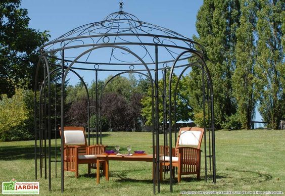 pergola en fer forgé : élégance et cachet ! | bienchezmoi